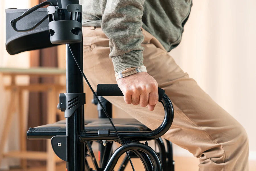 Helavo 2-in-1 Rollator & Wheelchair Combo Image 4 - Rollator and Wheelchairs Australia